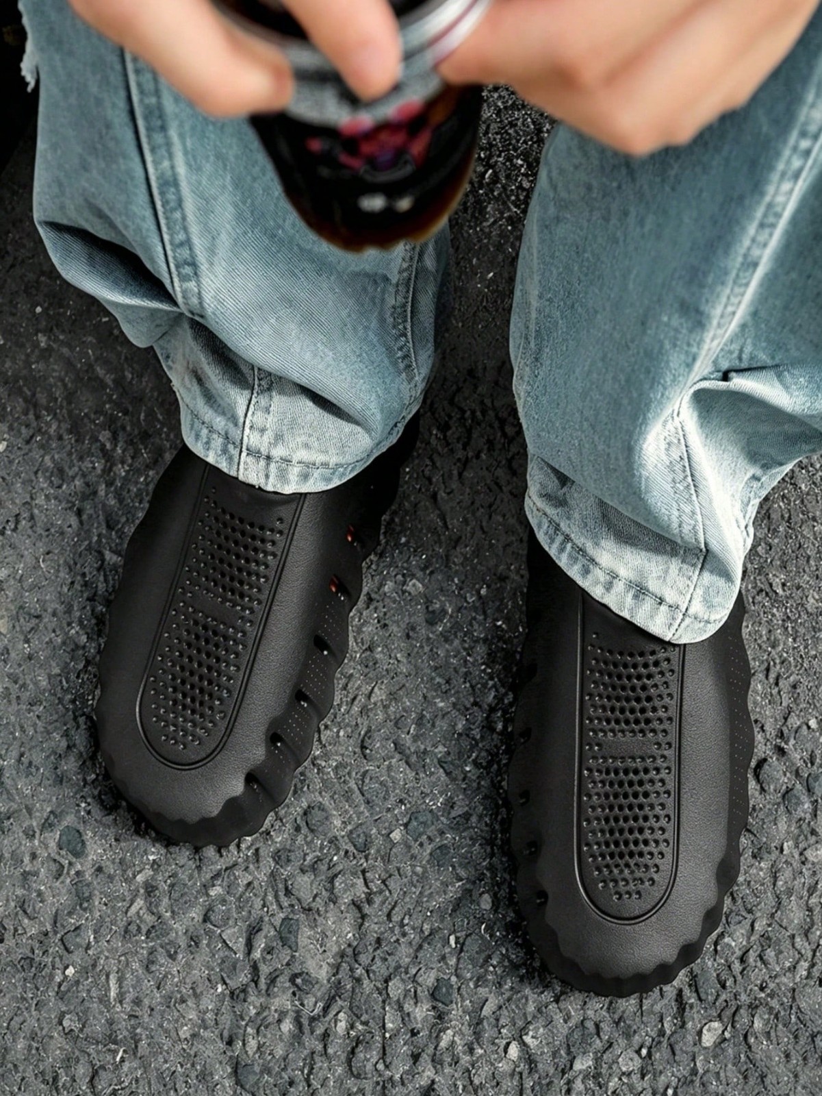 Mind 001 Men’s Closed-Toe Clogs, Lightweight Durable Construction, Ventilated Up